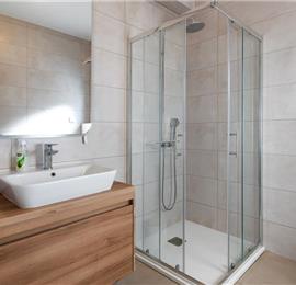 4 Bedroom Villa with Pool near Vodice town, Sibenik Riviera, sleeps 8